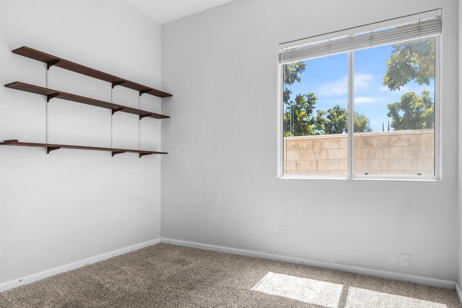 6100 N Stockdale Dr, Fresno, CA 93722