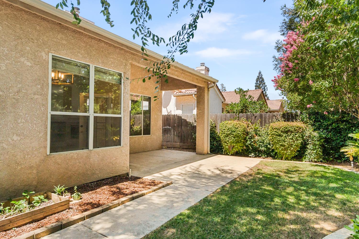 6100 N Stockdale Dr, Fresno, CA 93722