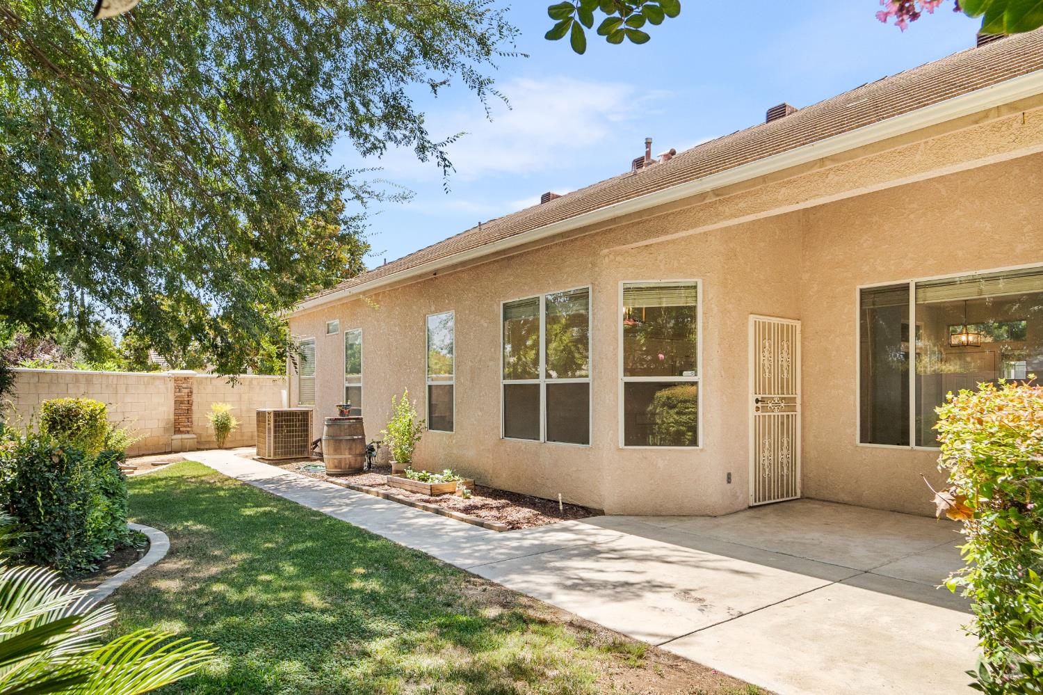 6100 N Stockdale Dr, Fresno, CA 93722