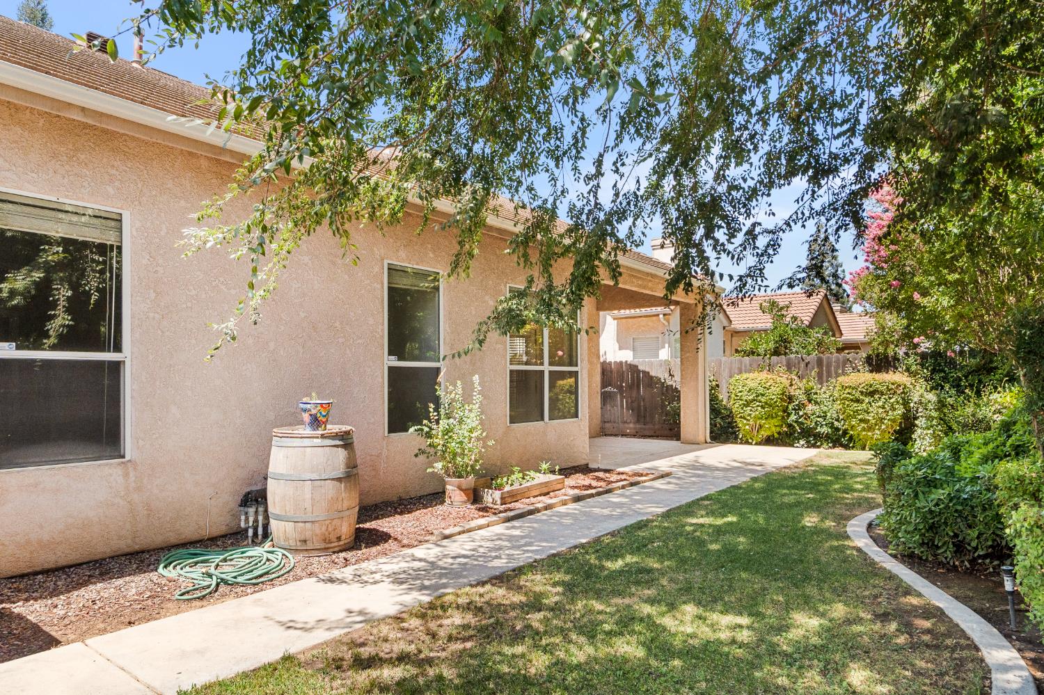 6100 N Stockdale Dr, Fresno, CA 93722