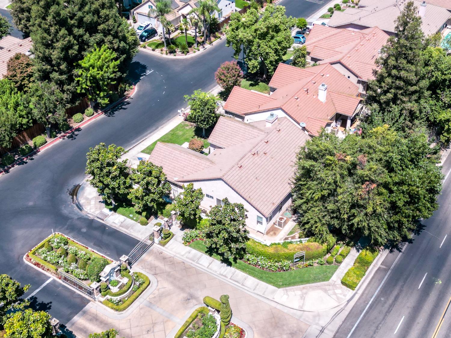 6100 N Stockdale Dr, Fresno, CA 93722