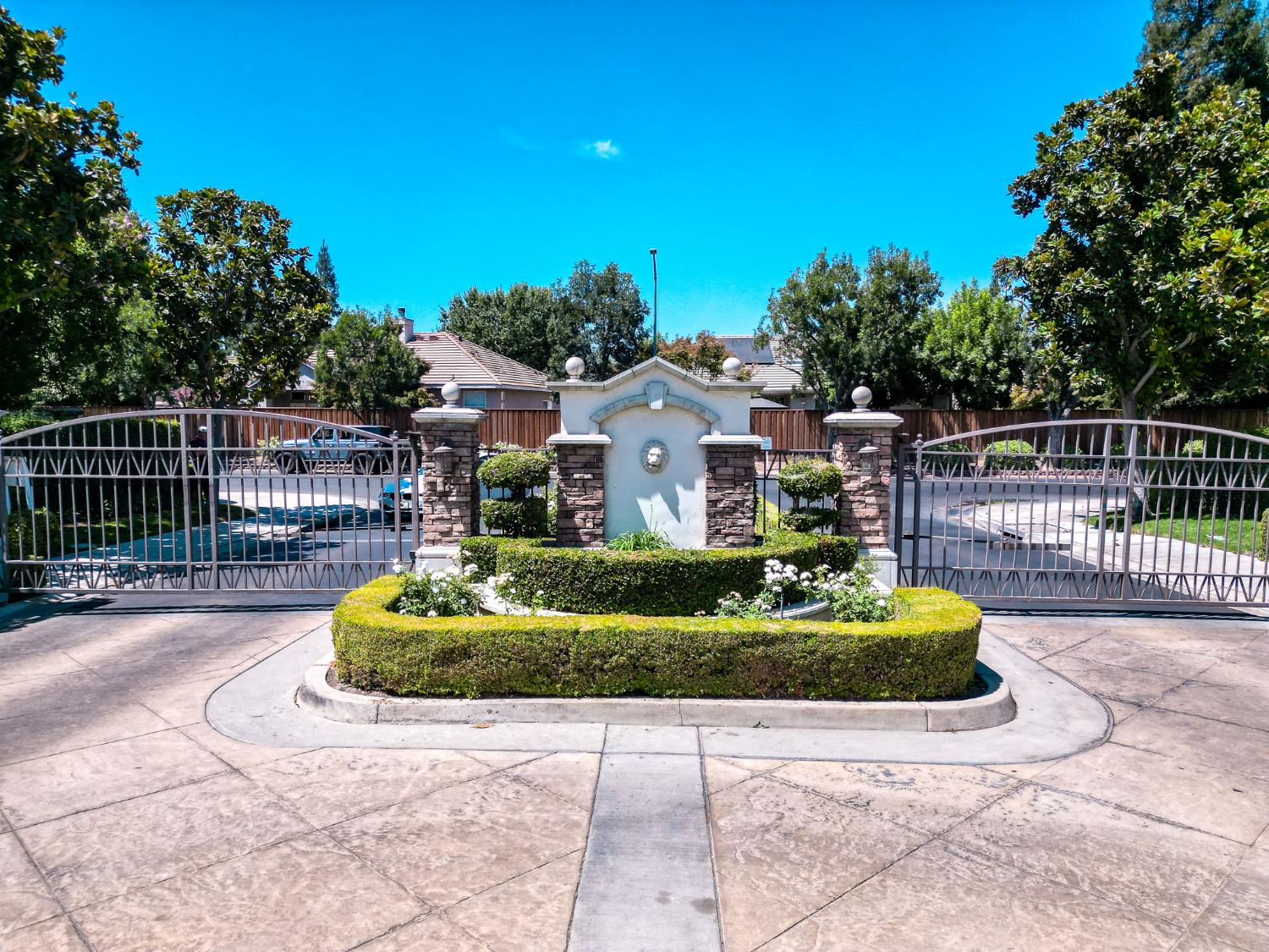 6100 N Stockdale Dr, Fresno, CA 93722