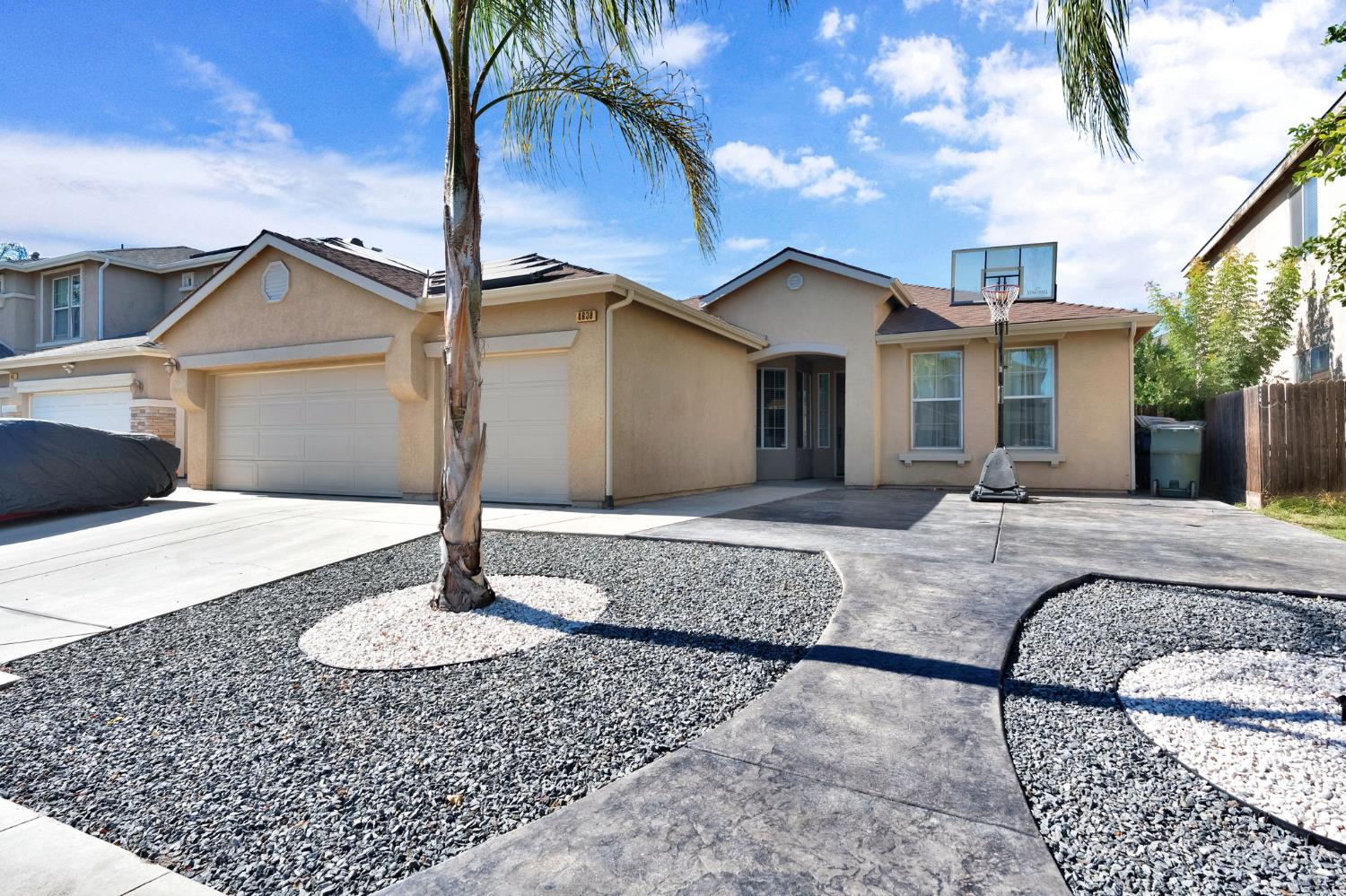 4638 W Oslin Ave, Fresno, CA 93722