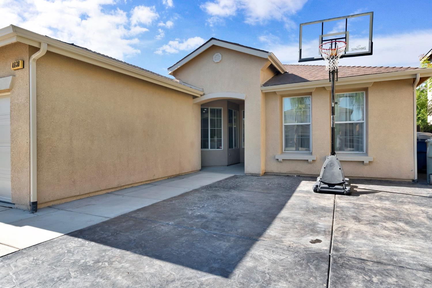 4638 W Oslin Ave, Fresno, CA 93722