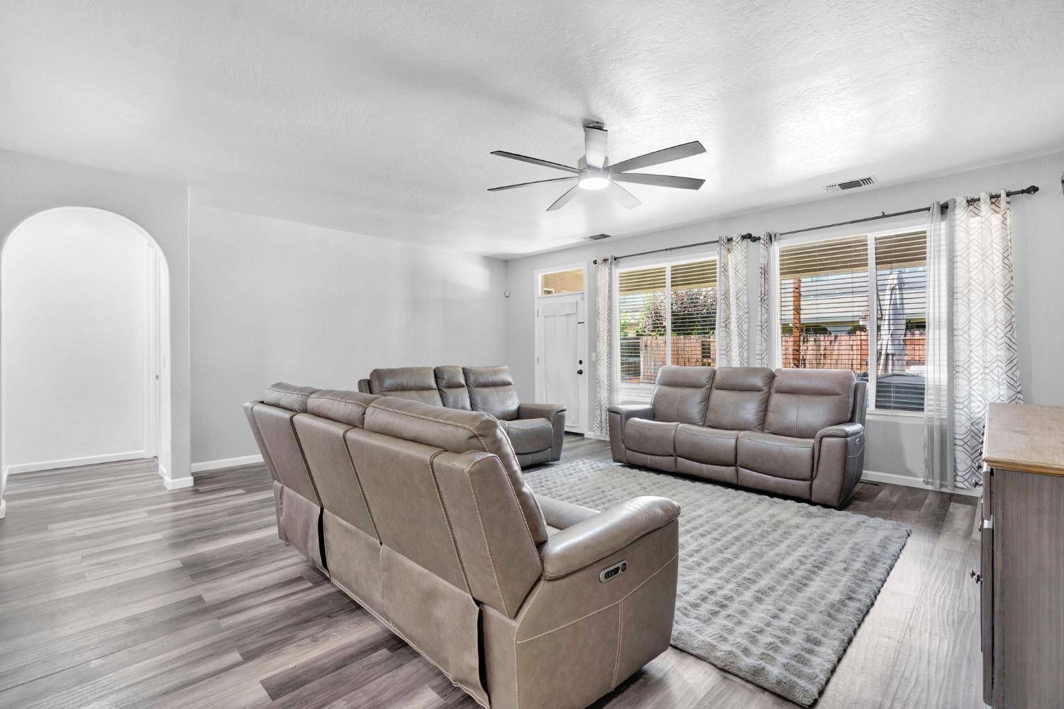 4638 W Oslin Ave, Fresno, CA 93722