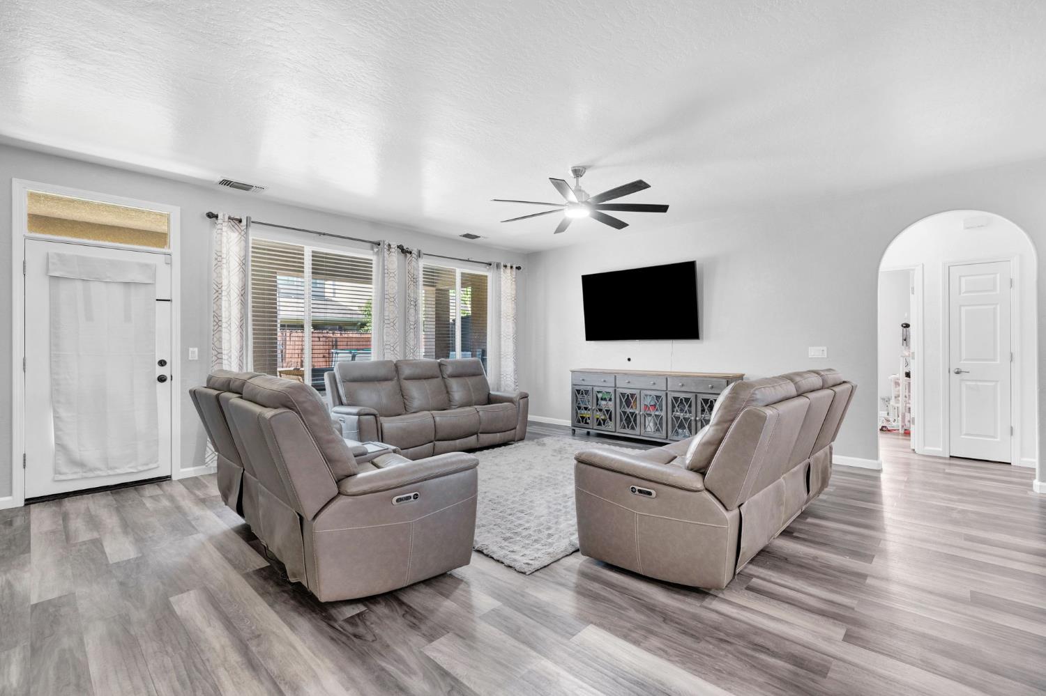 4638 W Oslin Ave, Fresno, CA 93722