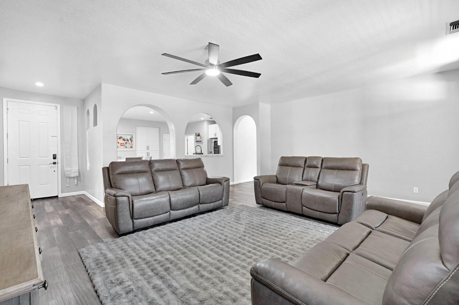 4638 W Oslin Ave, Fresno, CA 93722