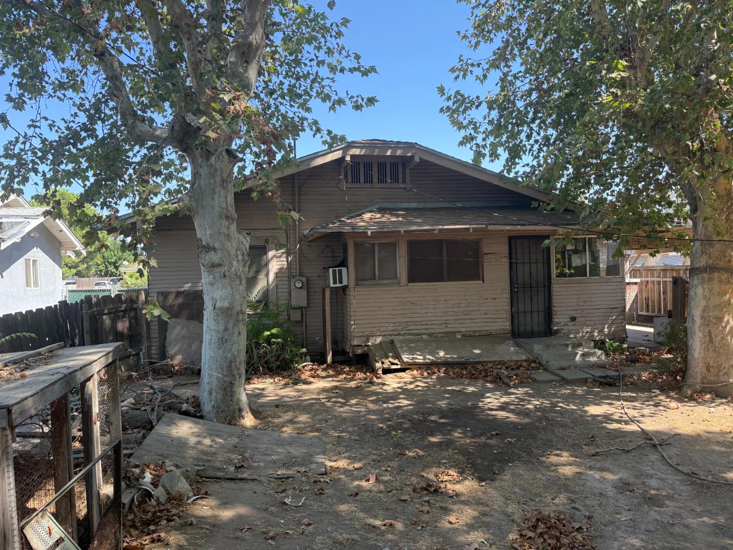 138 E Alhambra Ave, Fresno, CA 93728