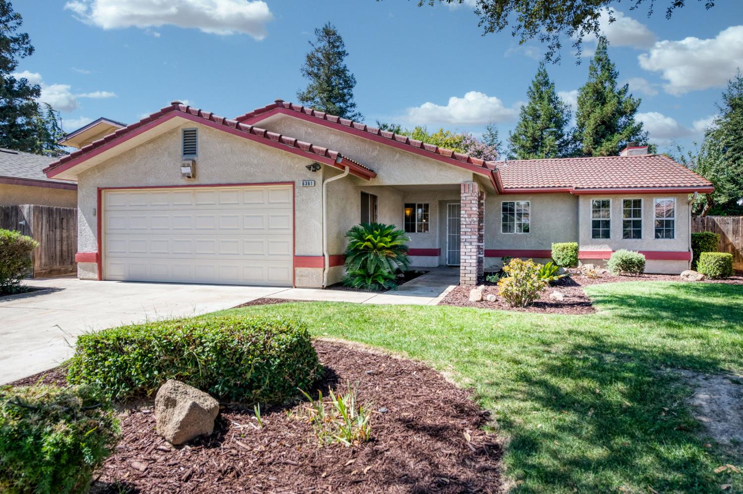 6361 N Barcus Ave, Fresno, CA 93722