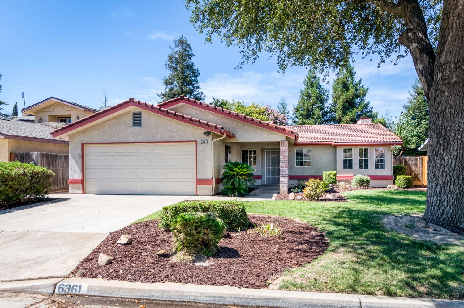 6361 N Barcus Ave, Fresno, CA 93722