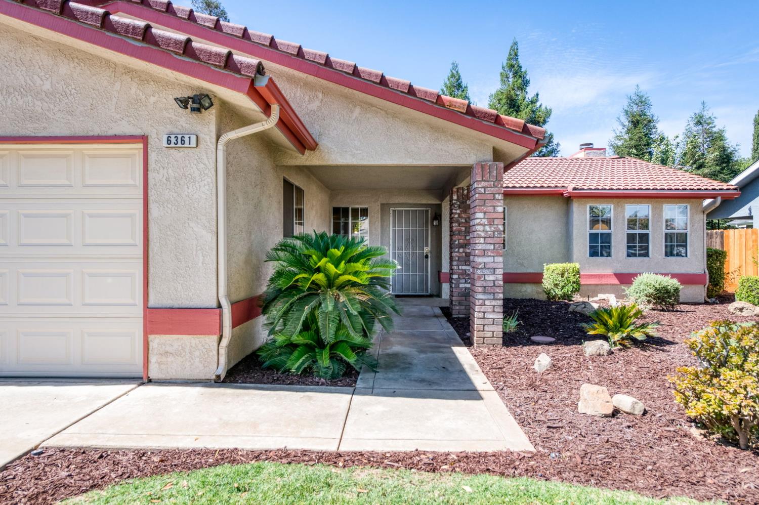 6361 N Barcus Ave, Fresno, CA 93722