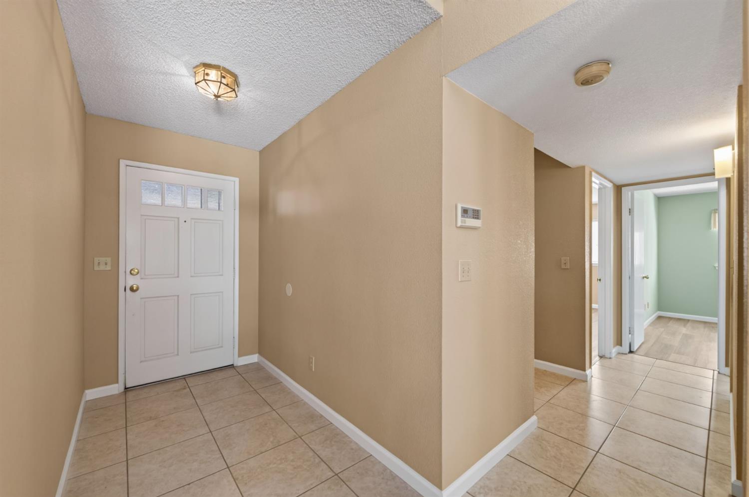 6361 N Barcus Ave, Fresno, CA 93722