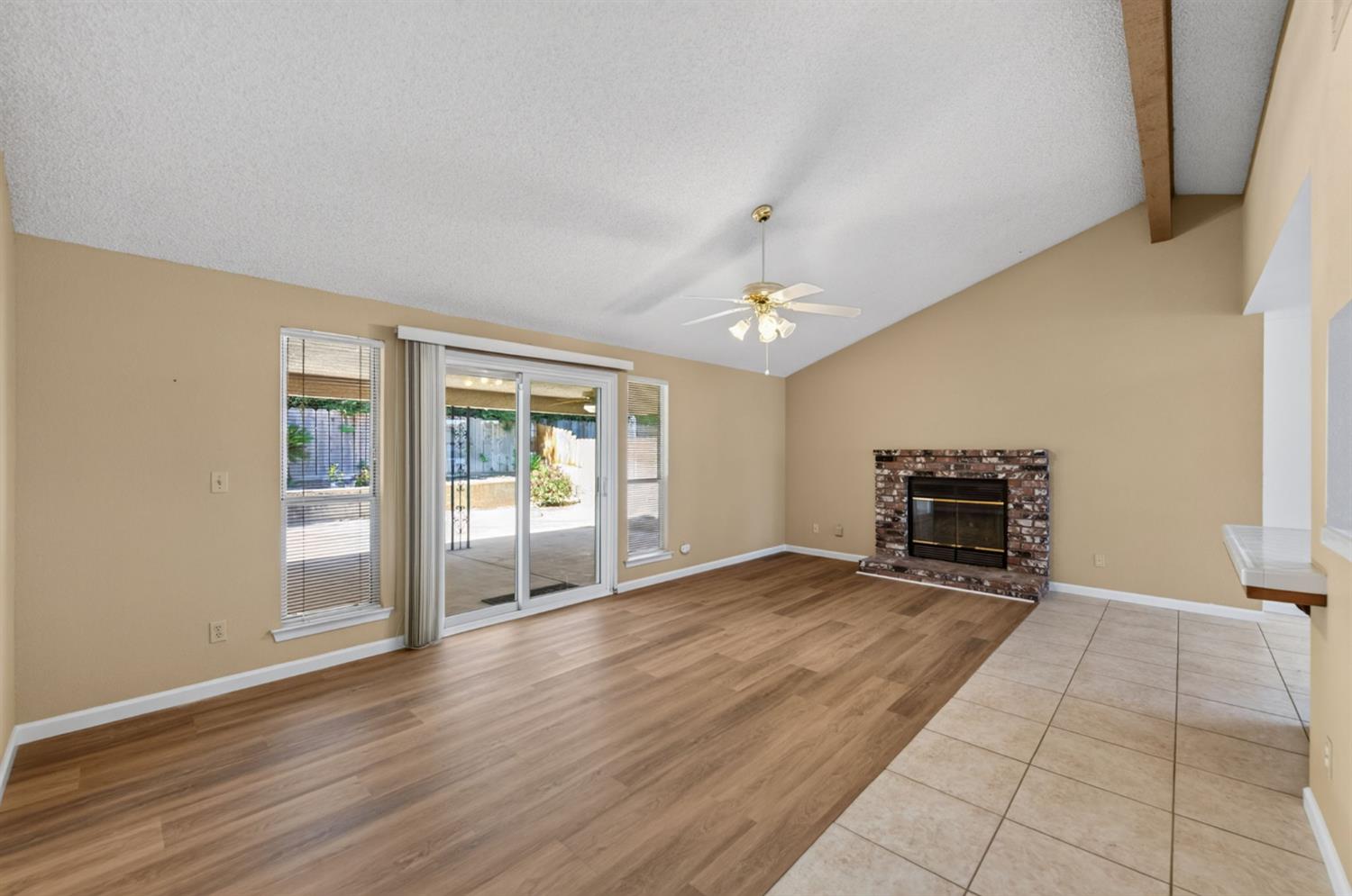 6361 N Barcus Ave, Fresno, CA 93722