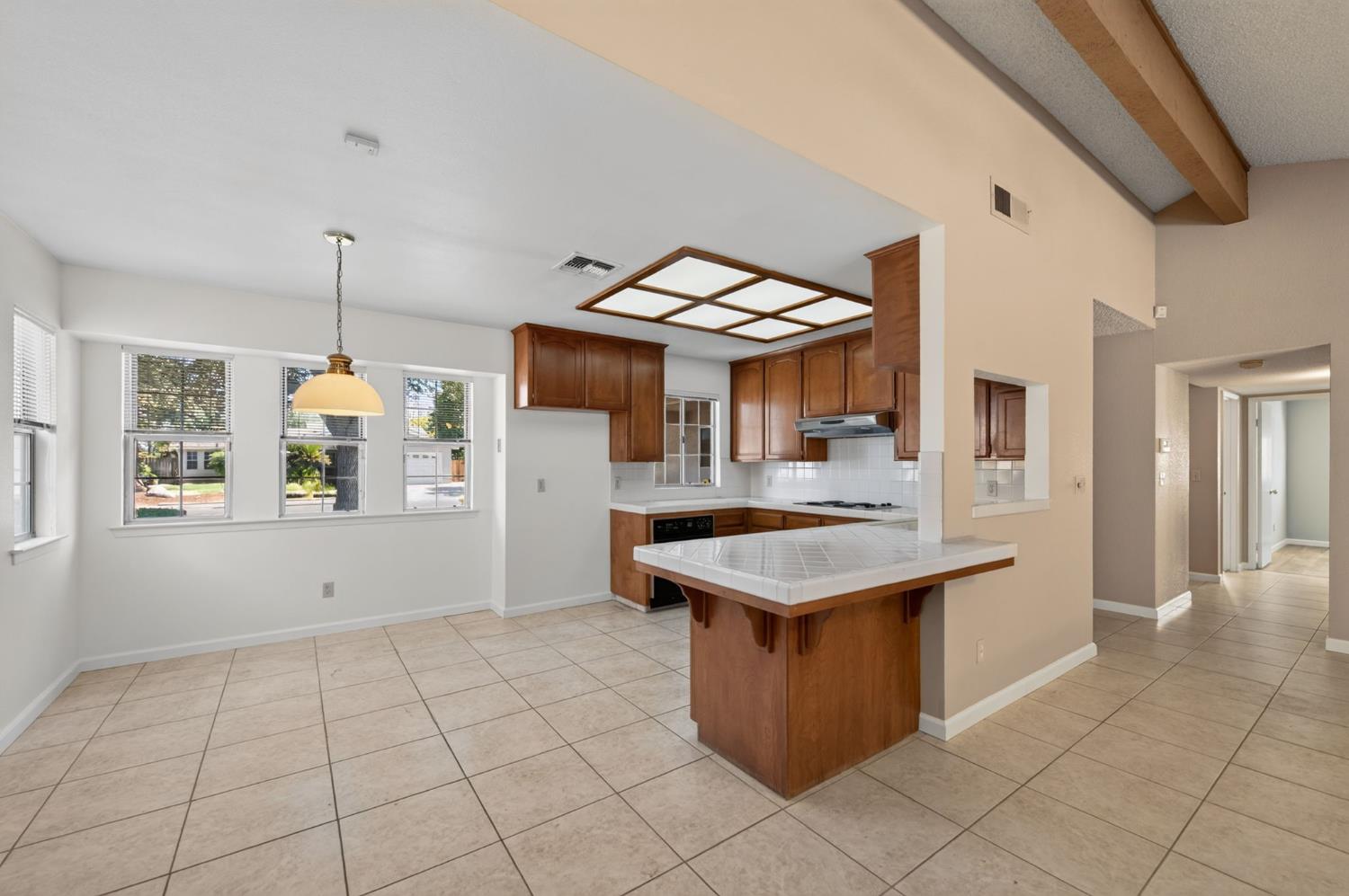 6361 N Barcus Ave, Fresno, CA 93722