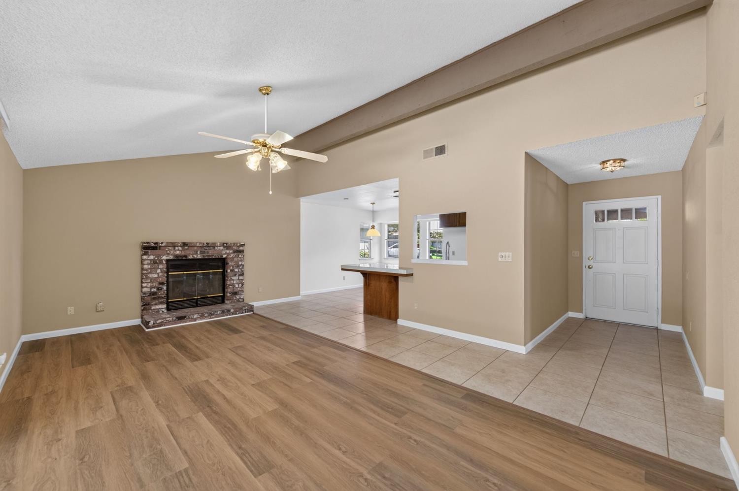 6361 N Barcus Ave, Fresno, CA 93722