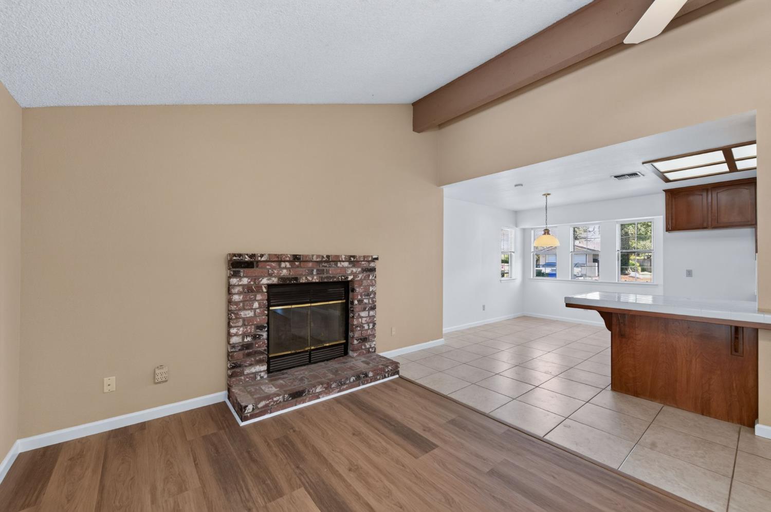 6361 N Barcus Ave, Fresno, CA 93722