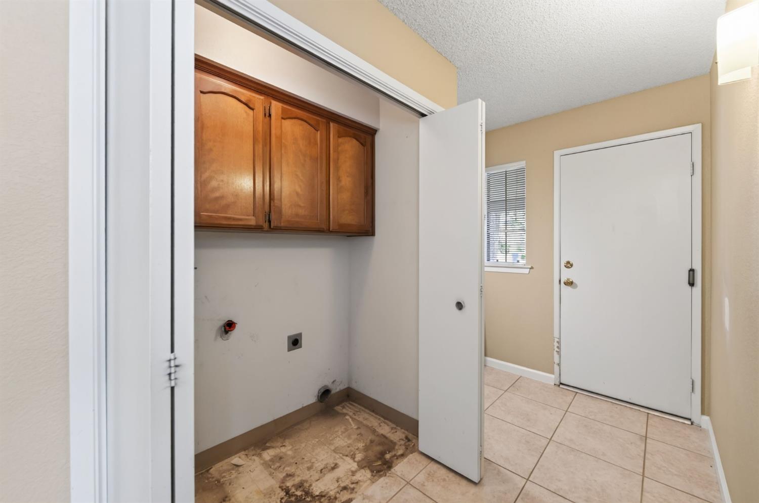 6361 N Barcus Ave, Fresno, CA 93722