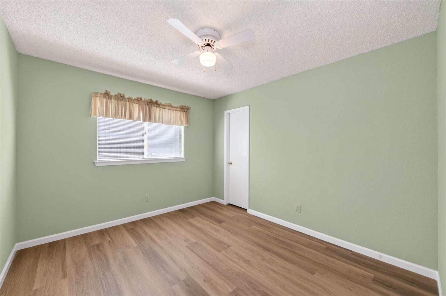 6361 N Barcus Ave, Fresno, CA 93722