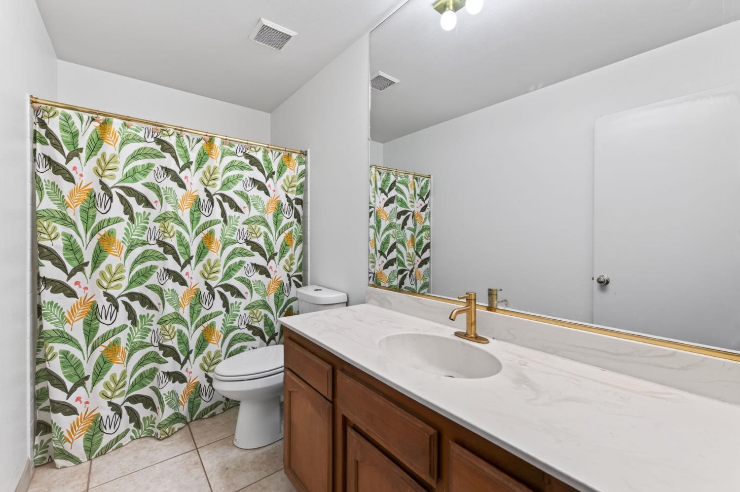 6361 N Barcus Ave, Fresno, CA 93722
