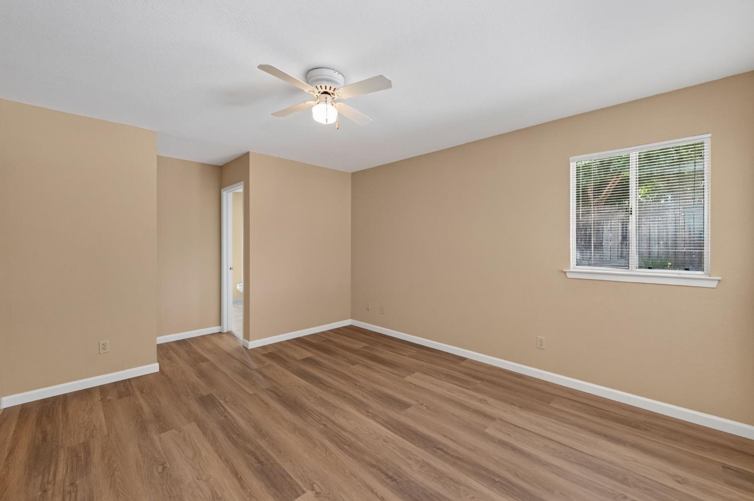 6361 N Barcus Ave, Fresno, CA 93722