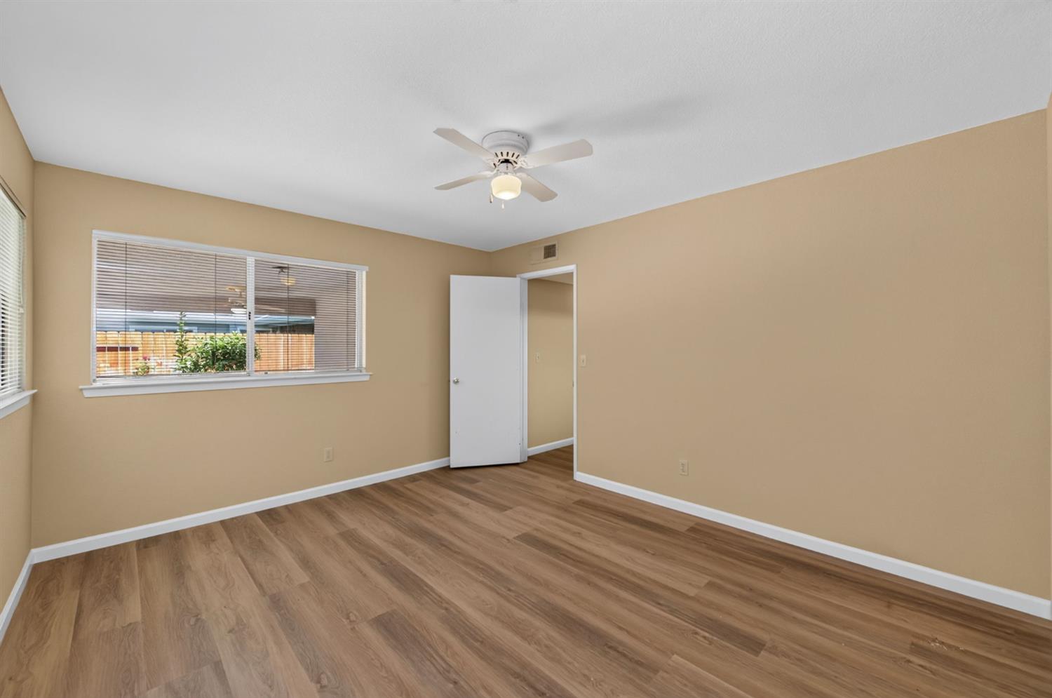 6361 N Barcus Ave, Fresno, CA 93722