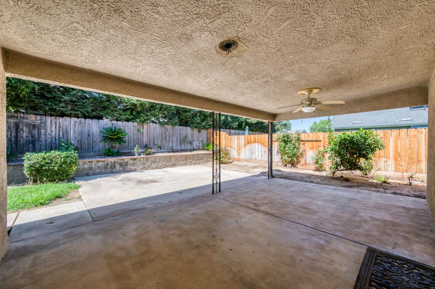 6361 N Barcus Ave, Fresno, CA 93722