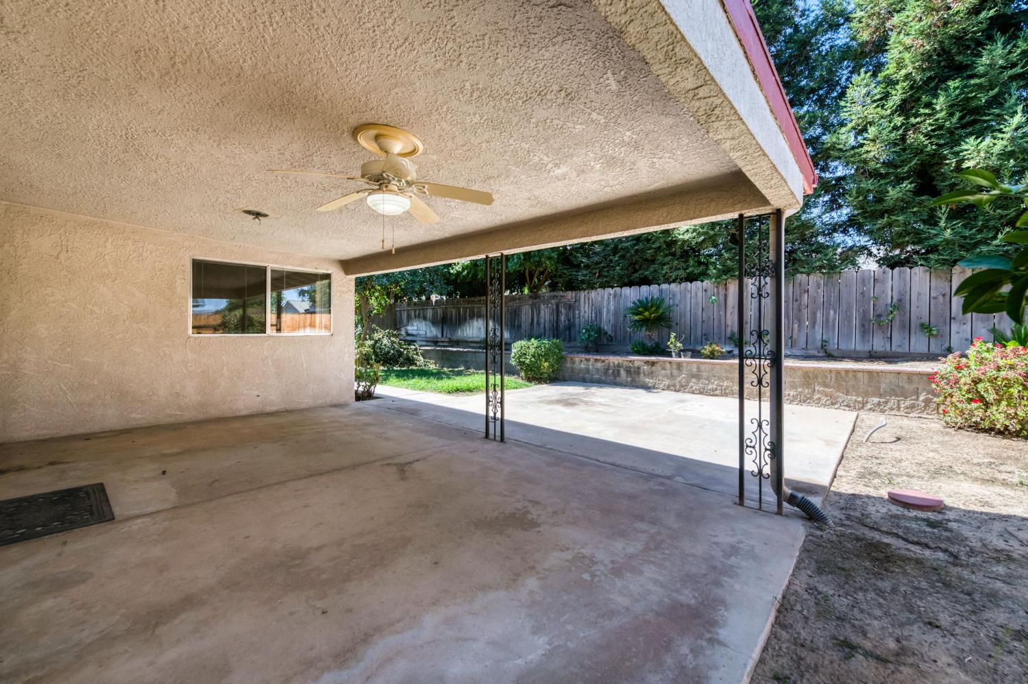 6361 N Barcus Ave, Fresno, CA 93722