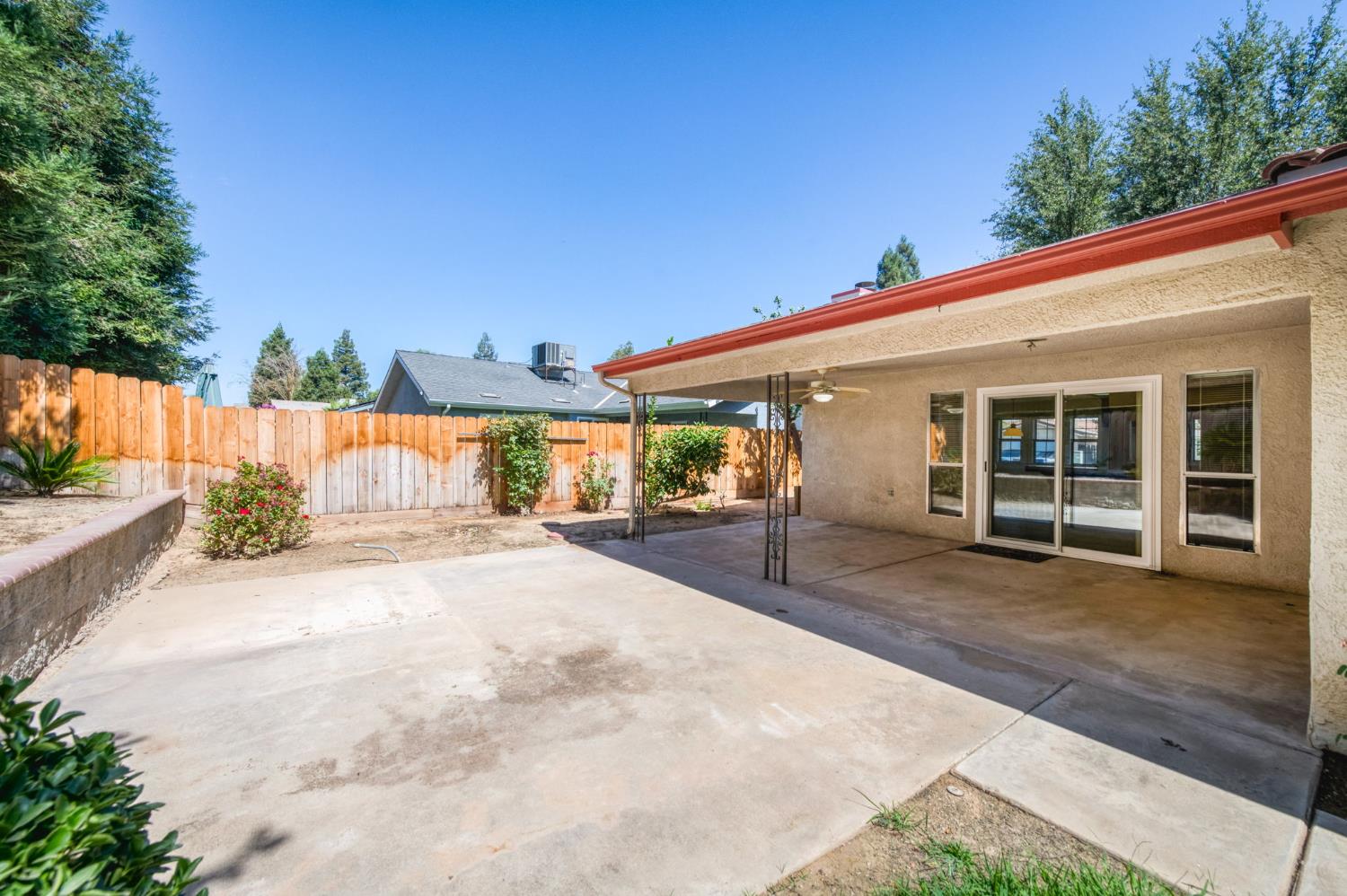 6361 N Barcus Ave, Fresno, CA 93722