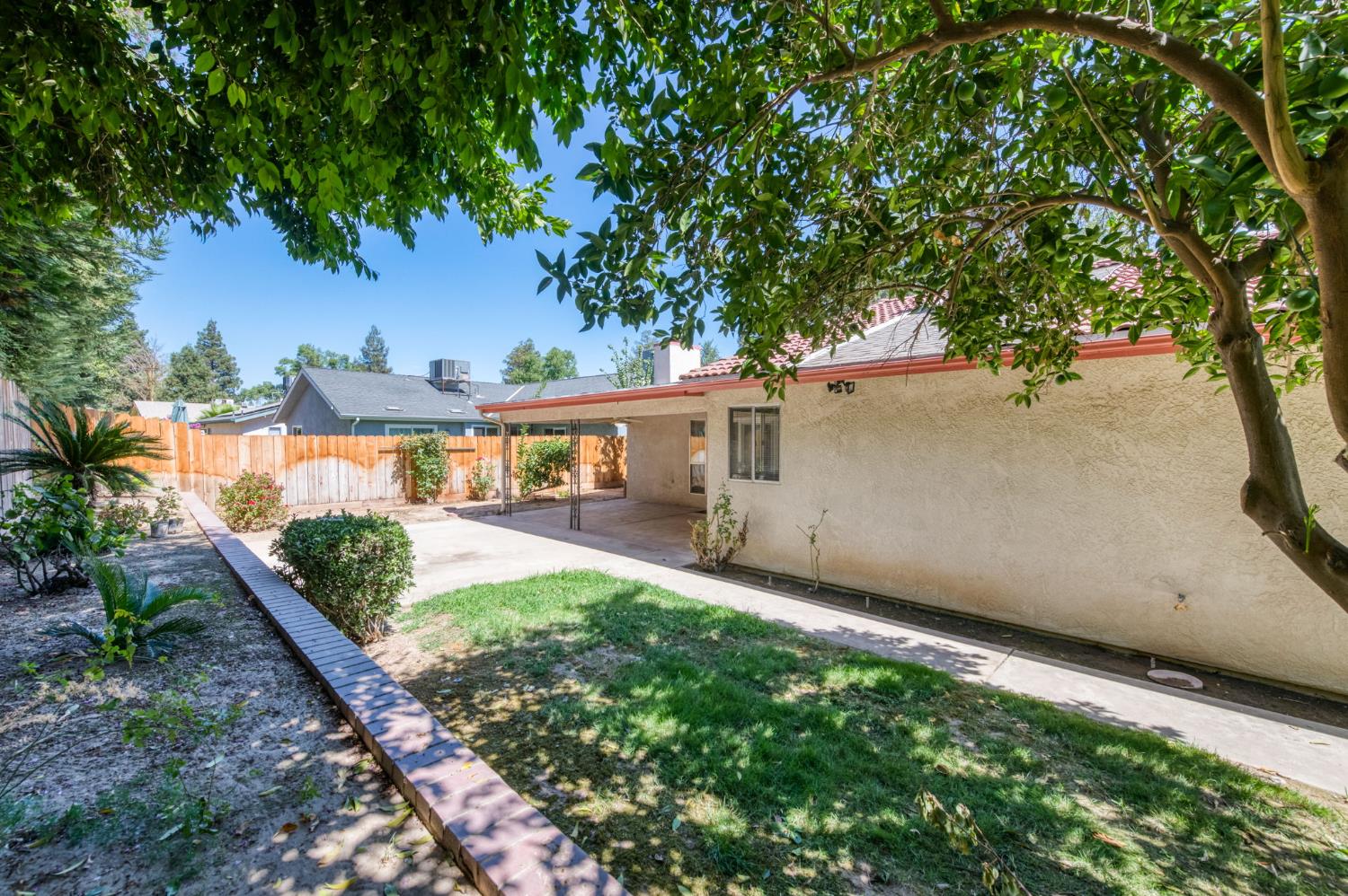 6361 N Barcus Ave, Fresno, CA 93722