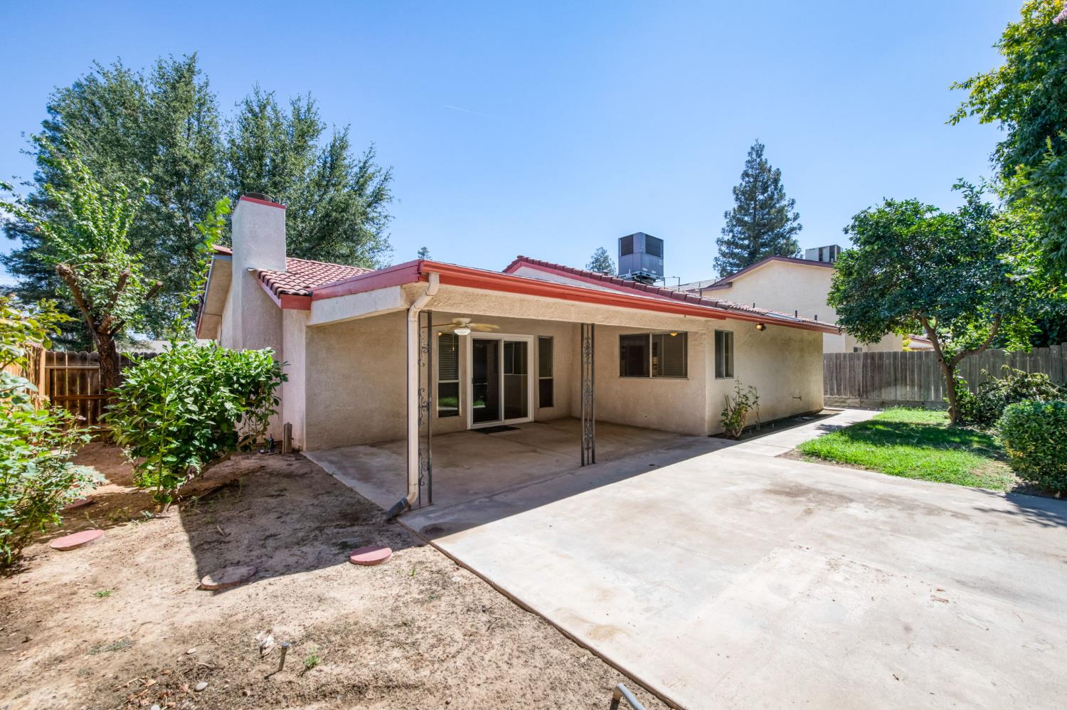6361 N Barcus Ave, Fresno, CA 93722