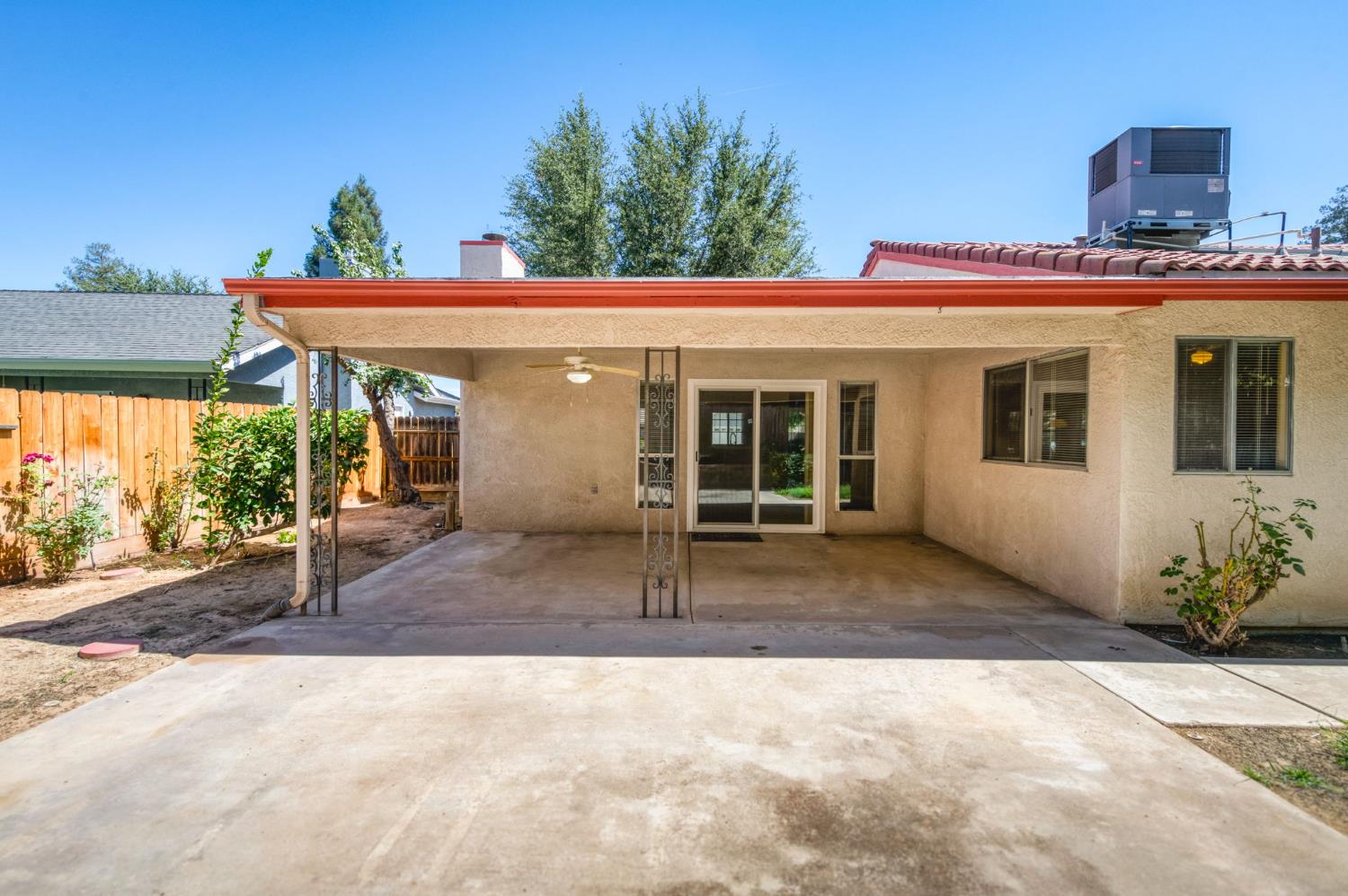 6361 N Barcus Ave, Fresno, CA 93722