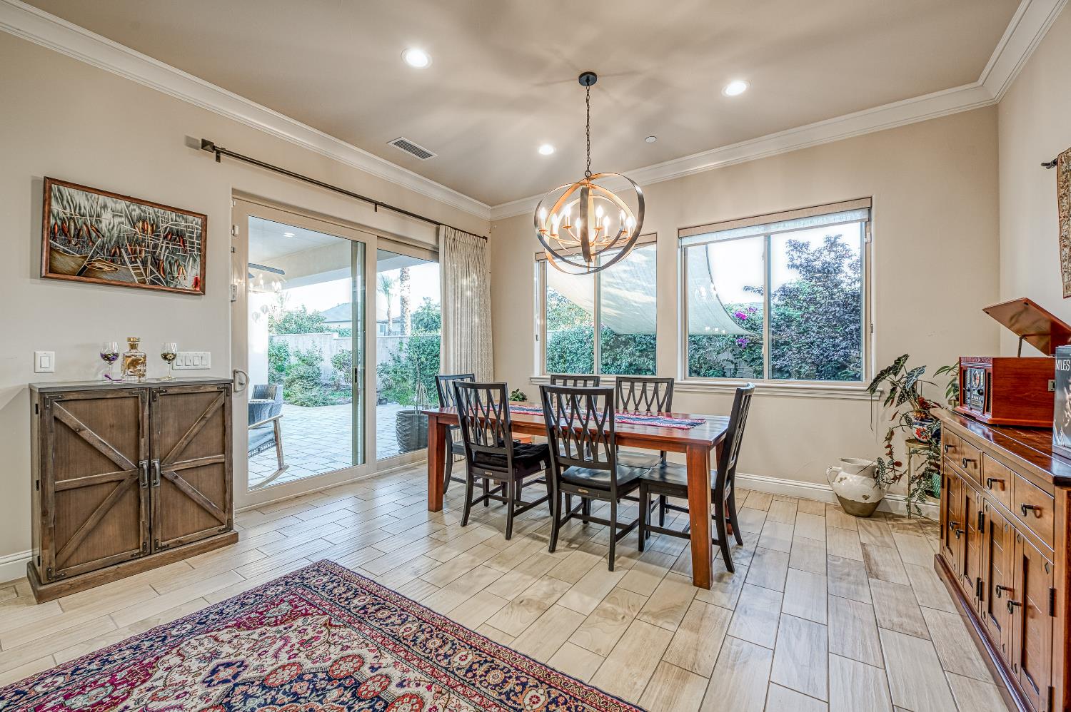 11853 N Ridgeway Dr, Fresno, CA 93730