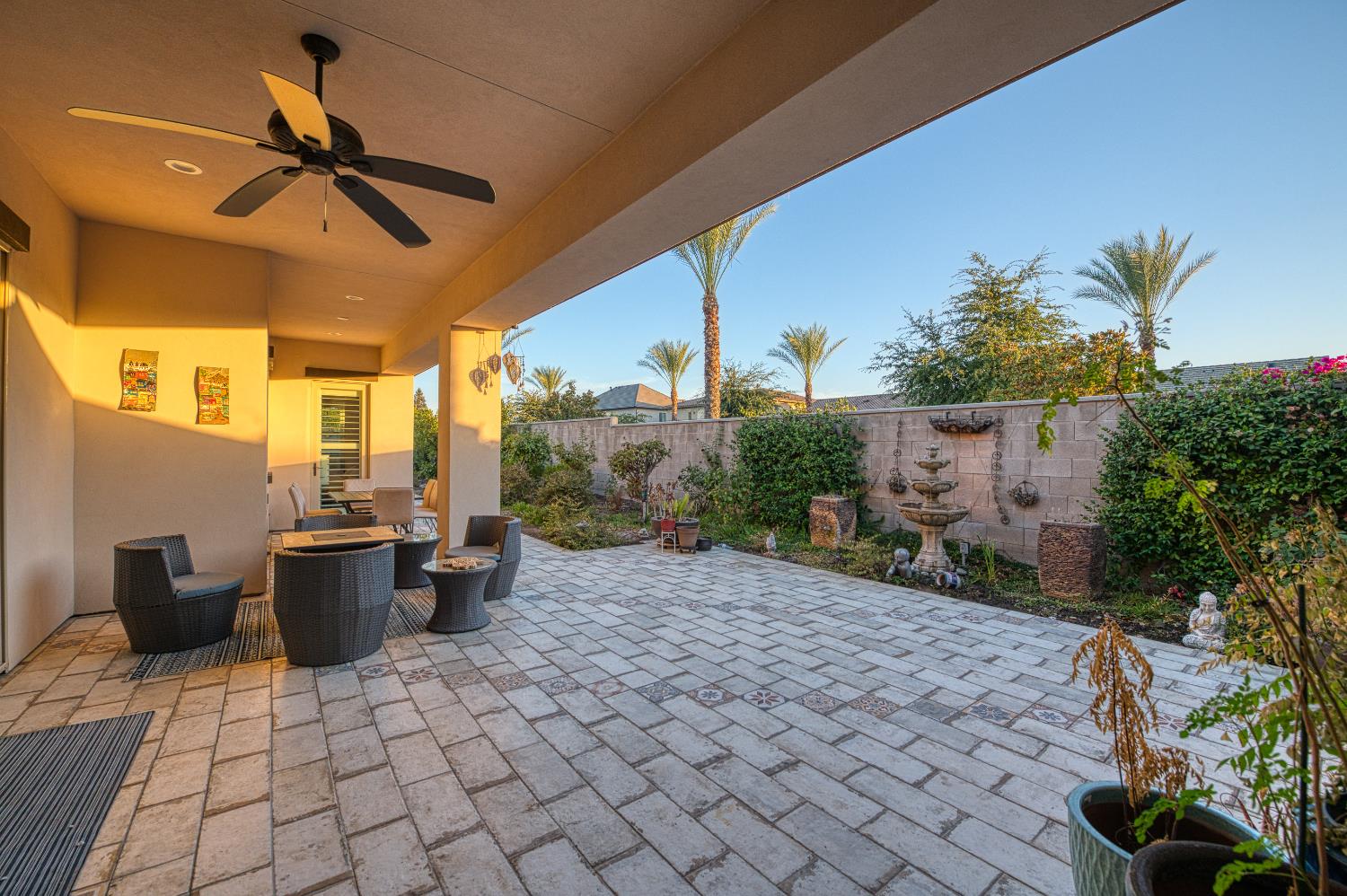 11853 N Ridgeway Dr, Fresno, CA 93730