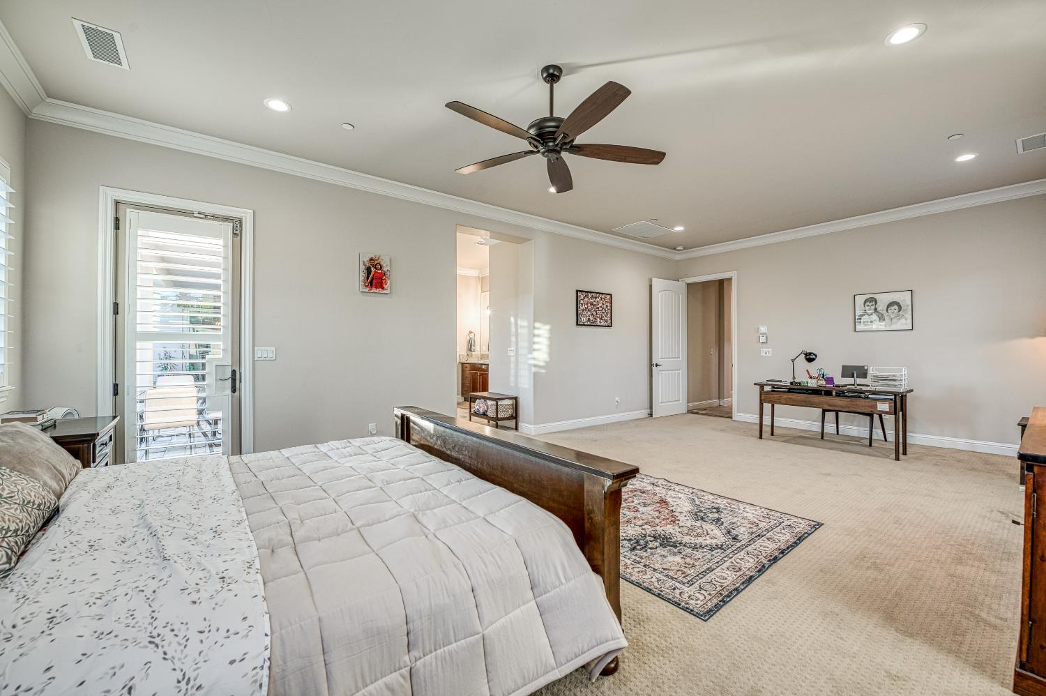 11853 N Ridgeway Dr, Fresno, CA 93730