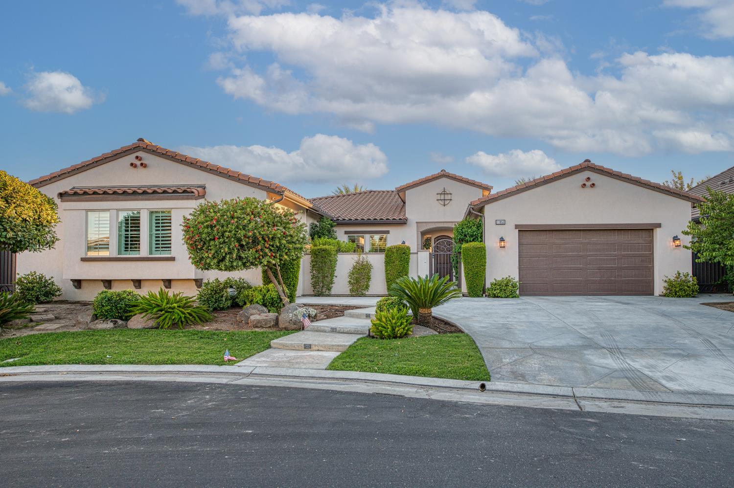 11853 N Ridgeway Dr, Fresno, CA 93730