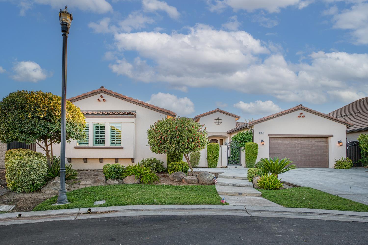 11853 N Ridgeway Dr, Fresno, CA 93730