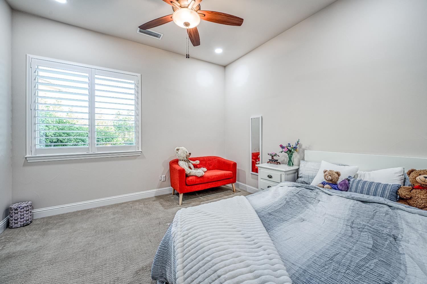 11853 N Ridgeway Dr, Fresno, CA 93730