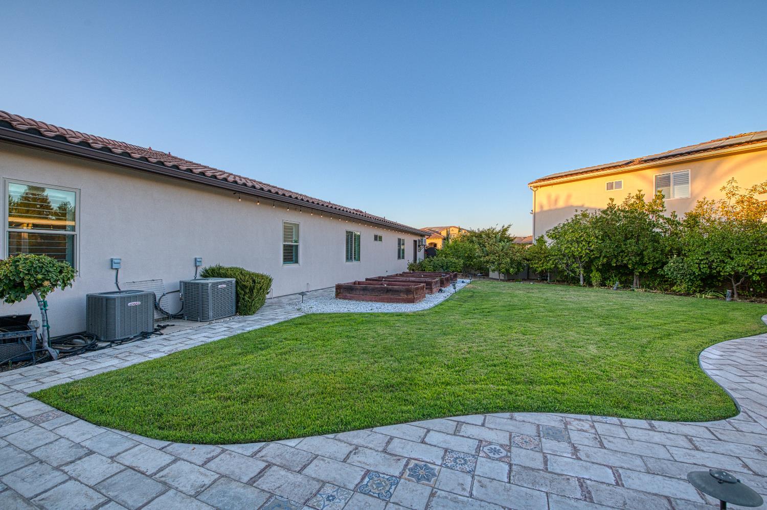 11853 N Ridgeway Dr, Fresno, CA 93730