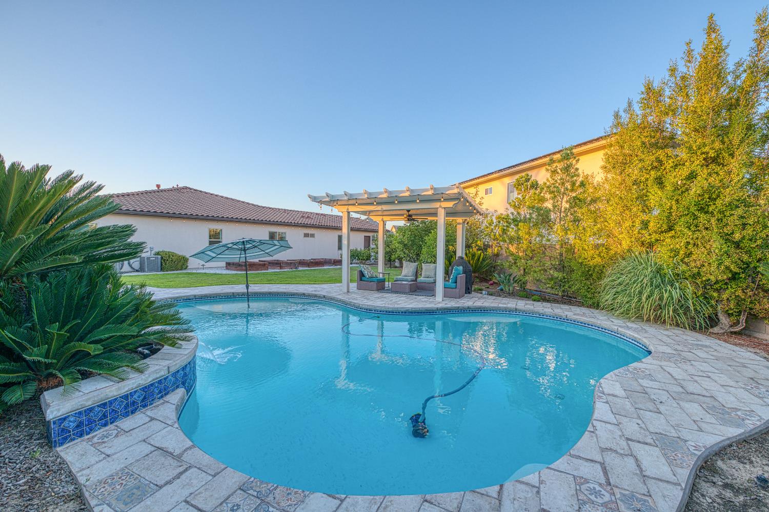 11853 N Ridgeway Dr, Fresno, CA 93730