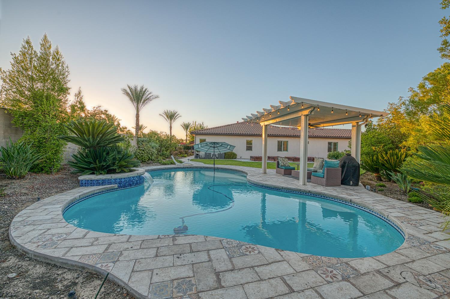 11853 N Ridgeway Dr, Fresno, CA 93730