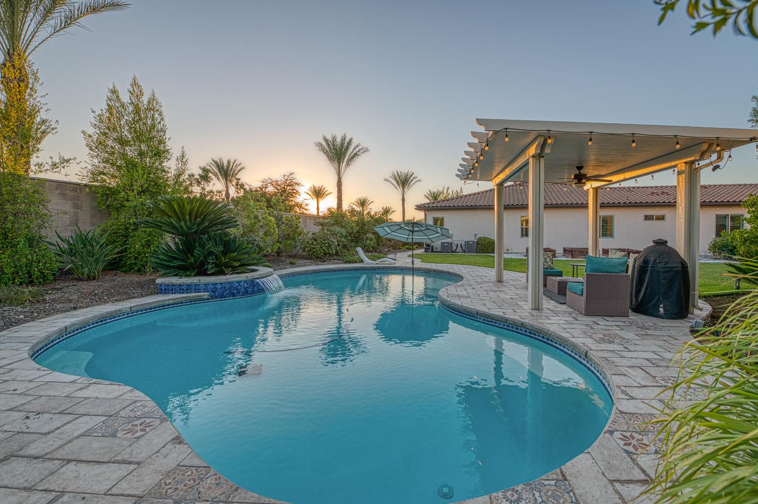 11853 N Ridgeway Dr, Fresno, CA 93730
