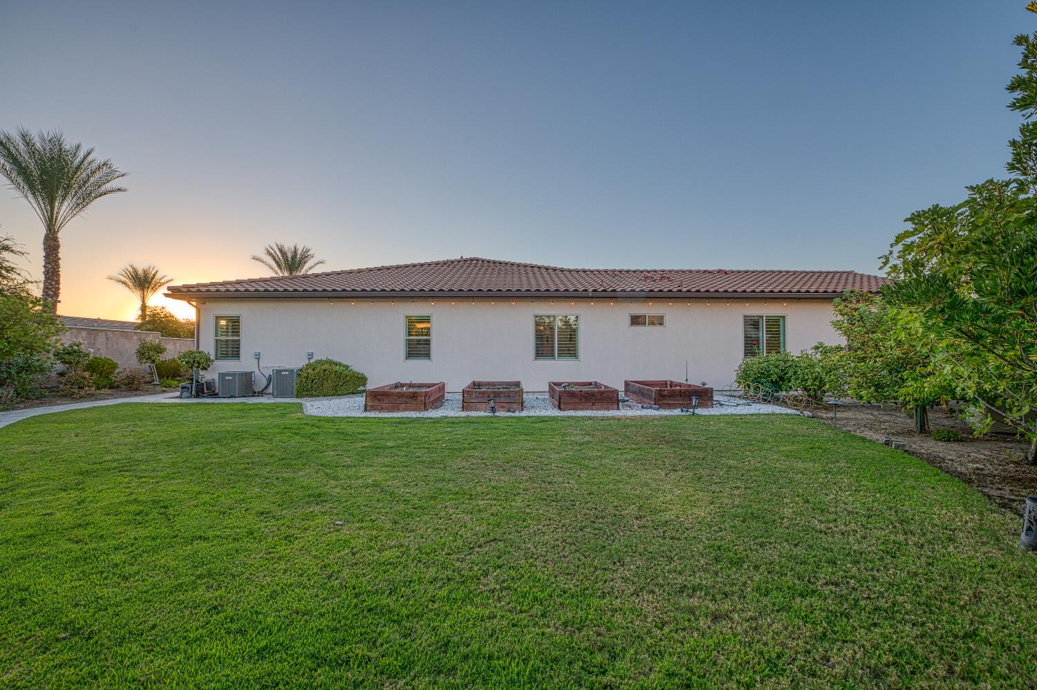 11853 N Ridgeway Dr, Fresno, CA 93730