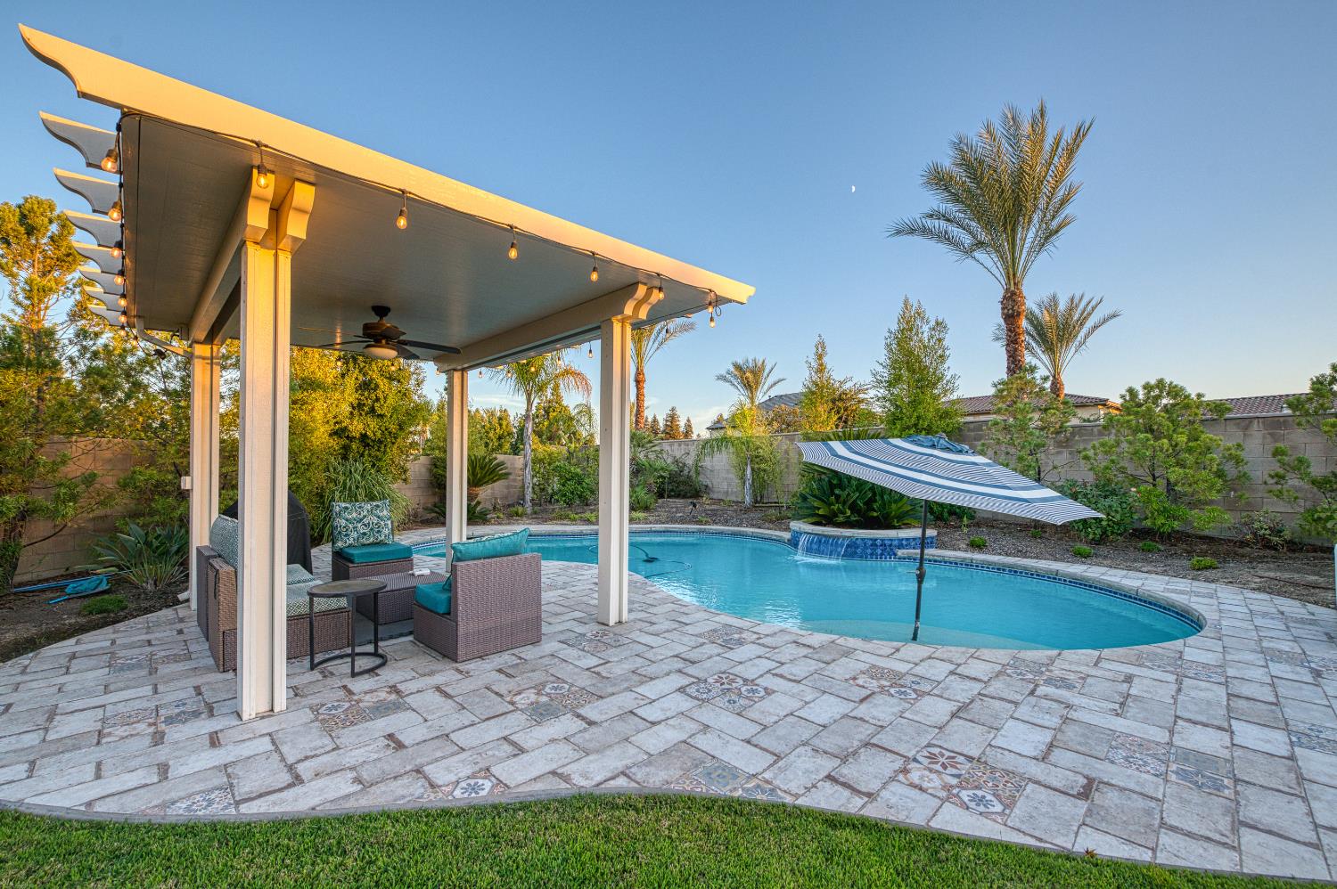 11853 N Ridgeway Dr, Fresno, CA 93730