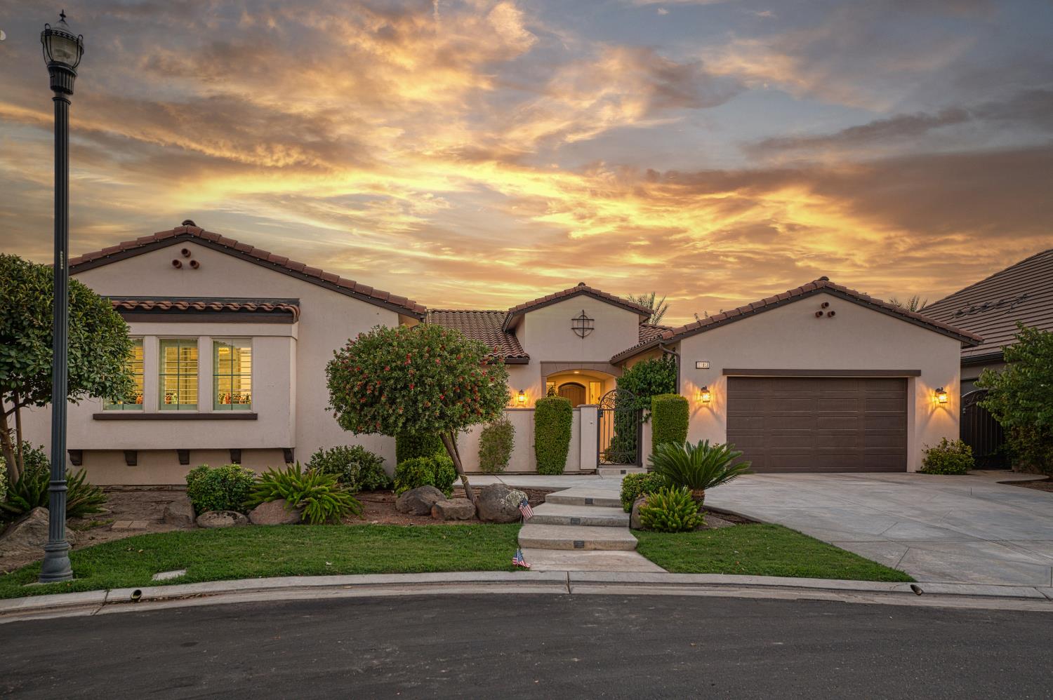 11853 N Ridgeway Dr, Fresno, CA 93730