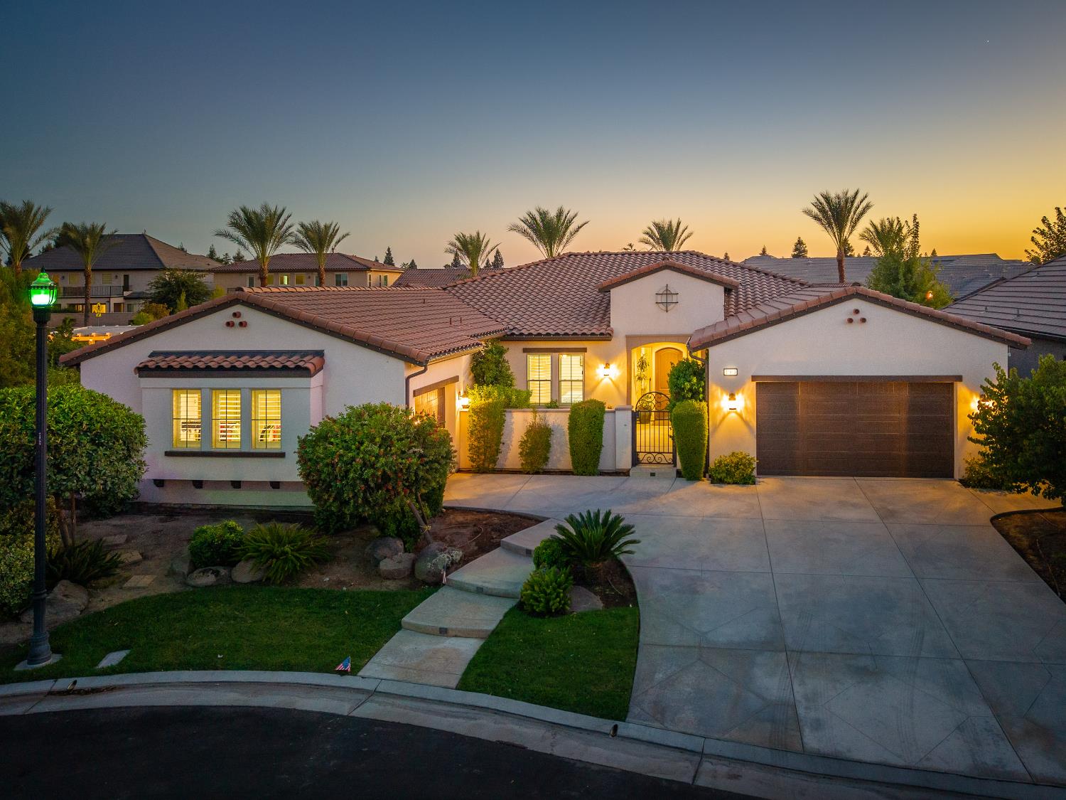 11853 N Ridgeway Dr, Fresno, CA 93730