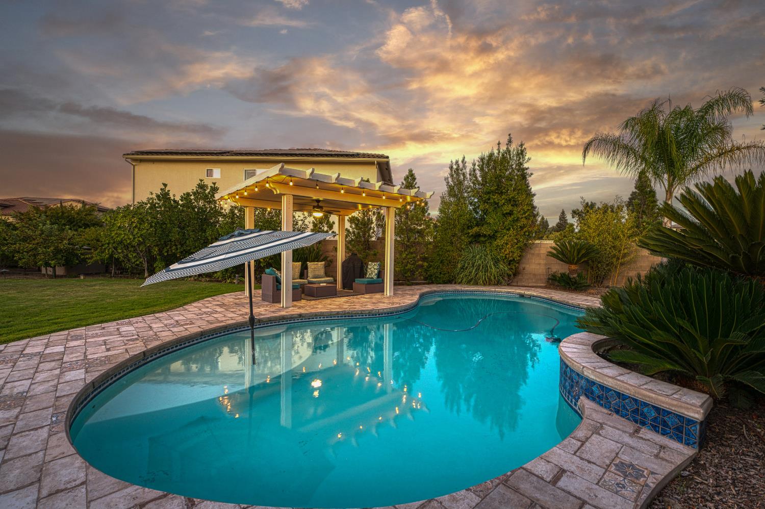 11853 N Ridgeway Dr, Fresno, CA 93730