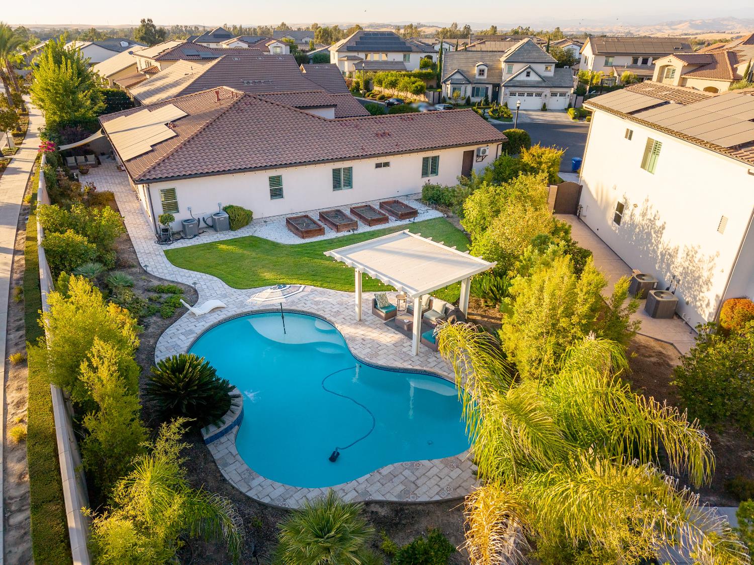 11853 N Ridgeway Dr, Fresno, CA 93730