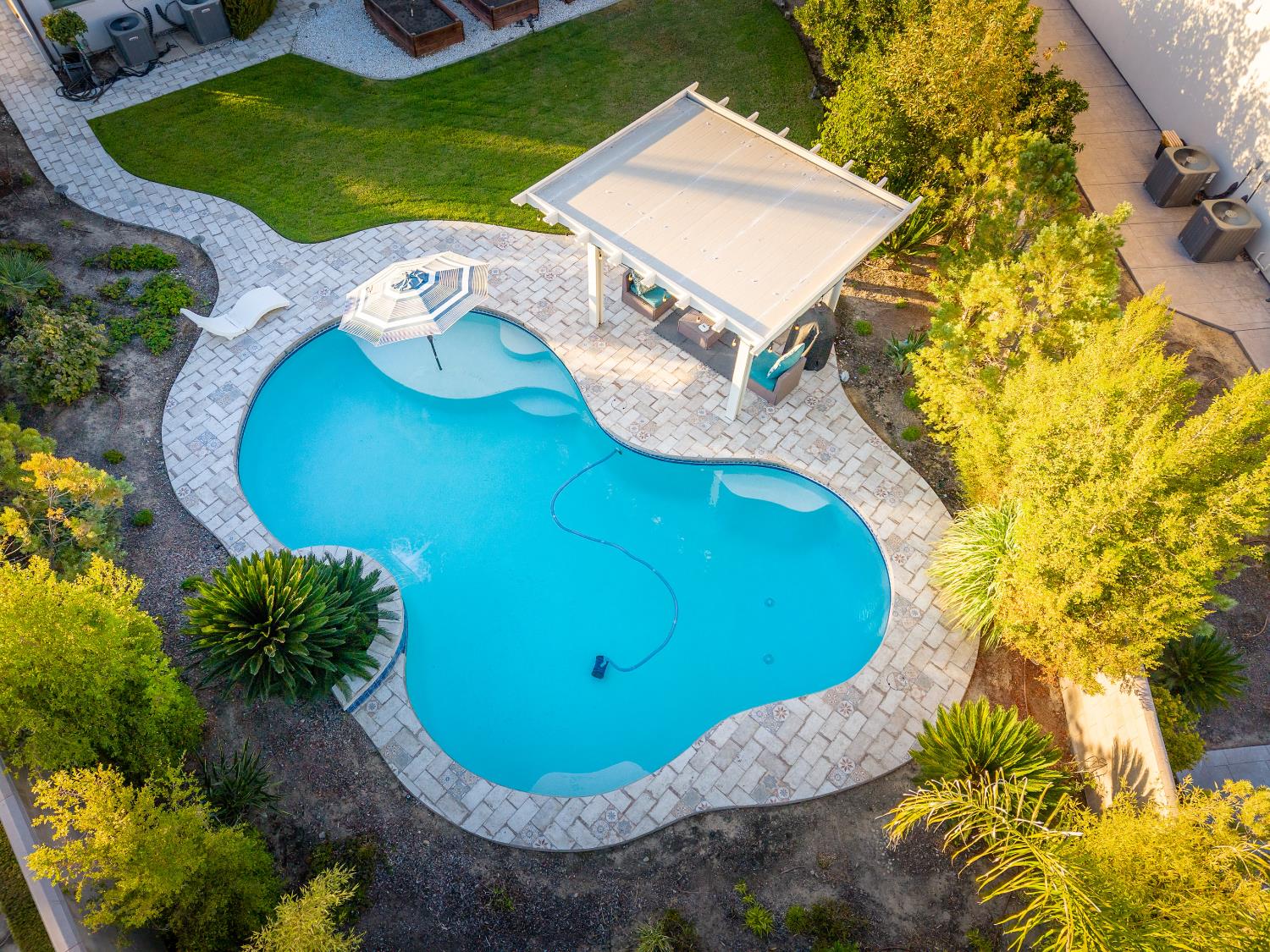 11853 N Ridgeway Dr, Fresno, CA 93730