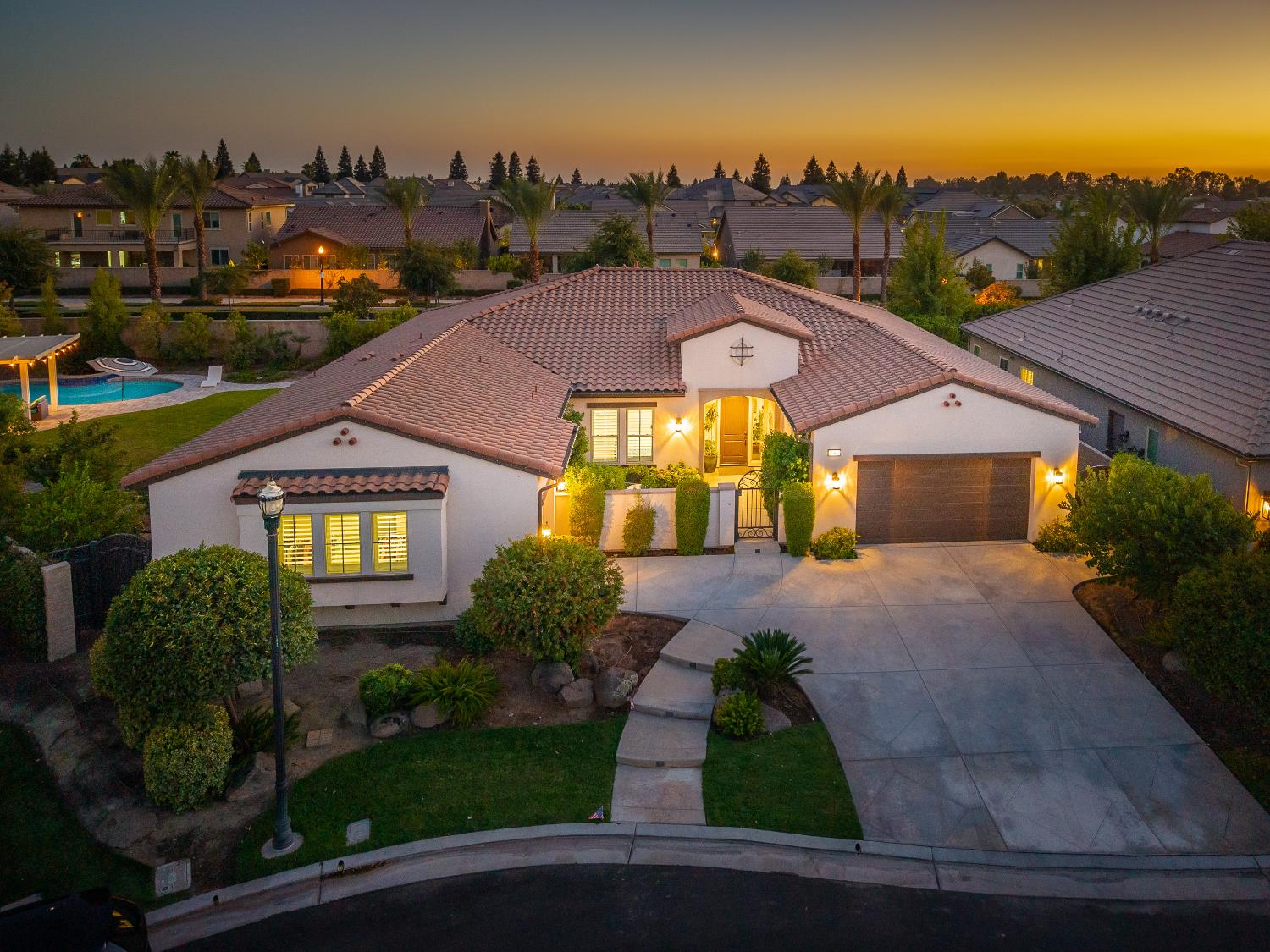 11853 N Ridgeway Dr, Fresno, CA 93730