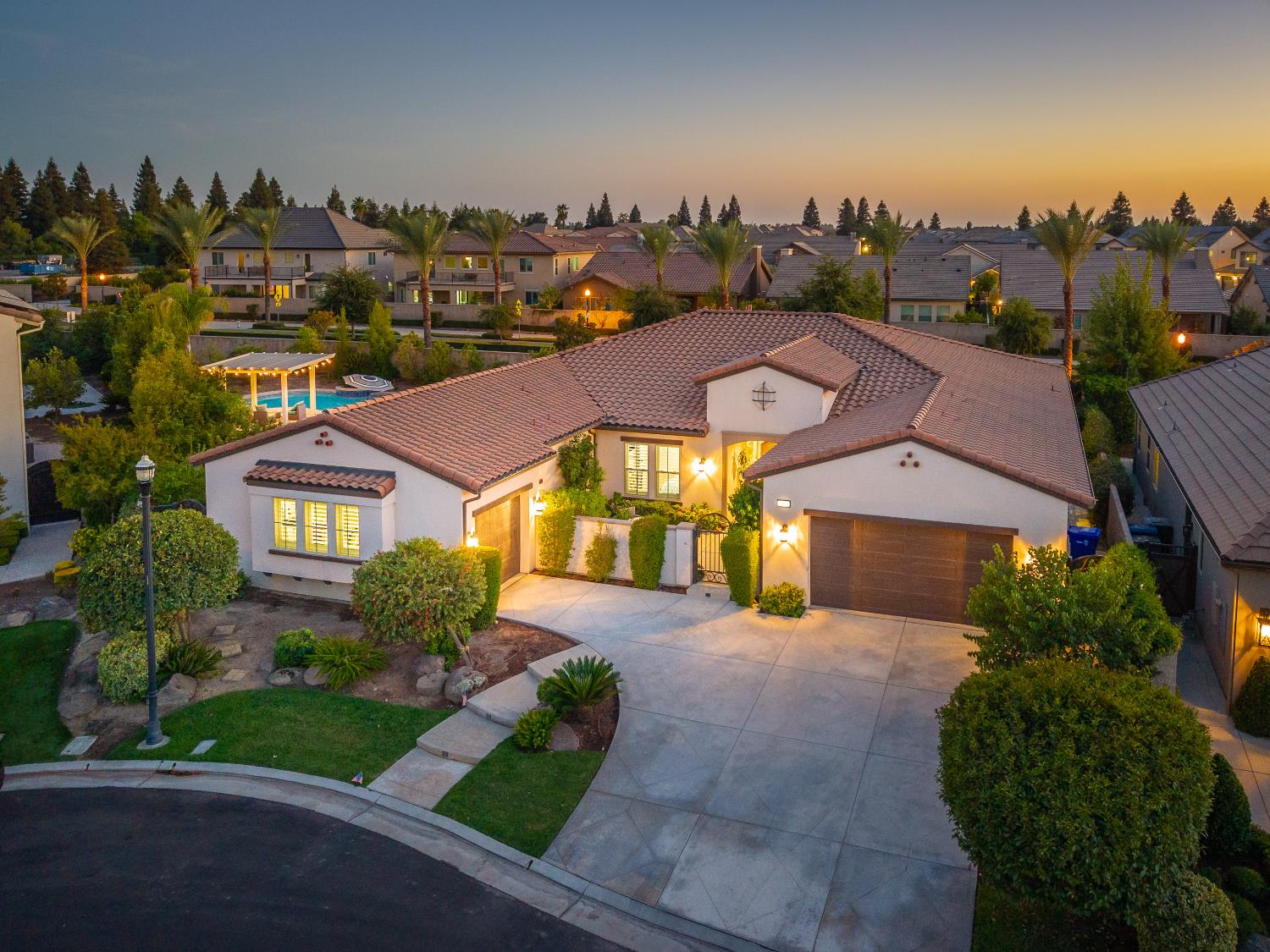11853 N Ridgeway Dr, Fresno, CA 93730